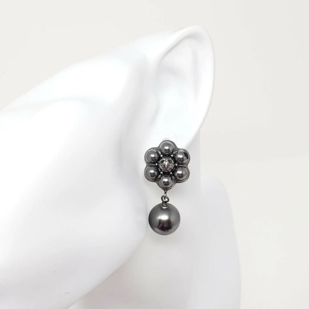 100% Authentic CHANEL Dark Grey CC Pearl Stud Earrings 370-082825 - Picture 9 of 11